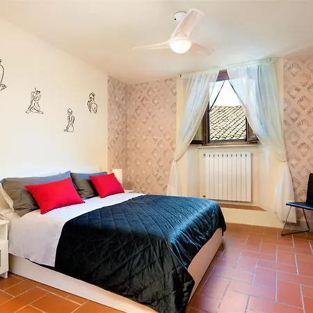 The Walkable Volterra Rooftop Suite