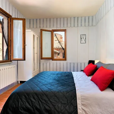 The Walkable Volterra Rooftop Suite *